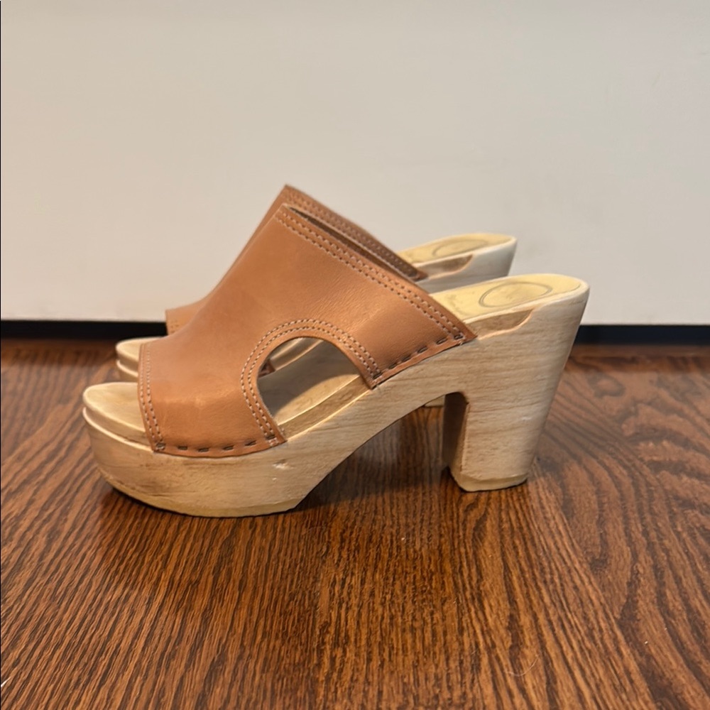 No. 6 Women's Tan Platform Clogs